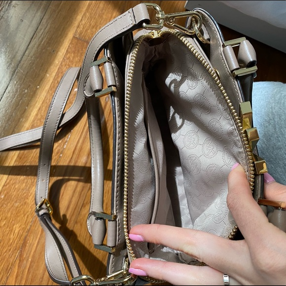 Micheal Kors purse - Picture 3 of 4